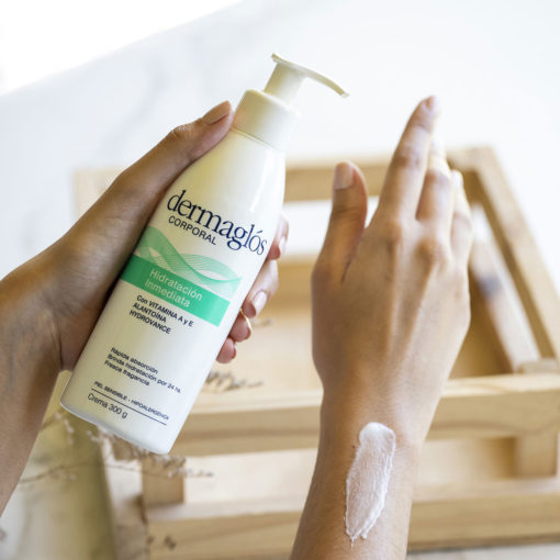 Crema corporal Dermaglós Hidratación Inmediata  X 300 Gr - Imagen 2
